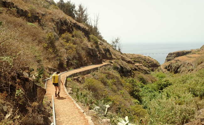 Approach to Calhau da Lapa bay in Madeira